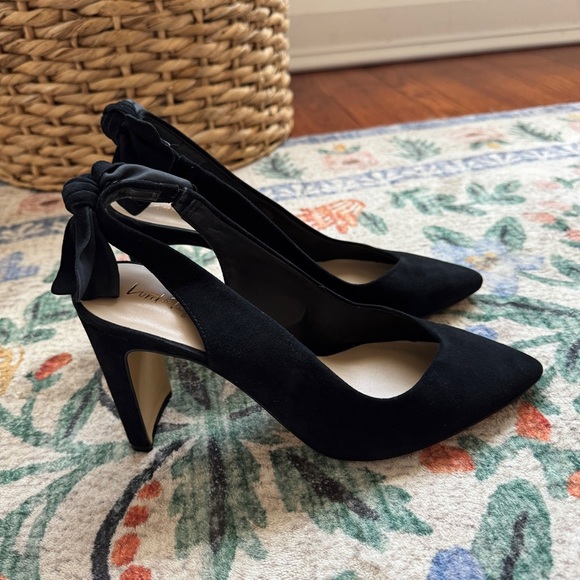 Lord & Taylor Bow Heels - Picture 2 of 5